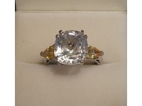 18ct white gold ring set with white and yellow sapphires