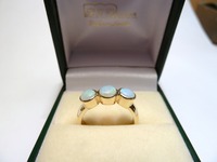 18ct yellow gold ring set with 3 opals