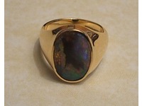 18ct yellow gold signet ring set with Australian opal